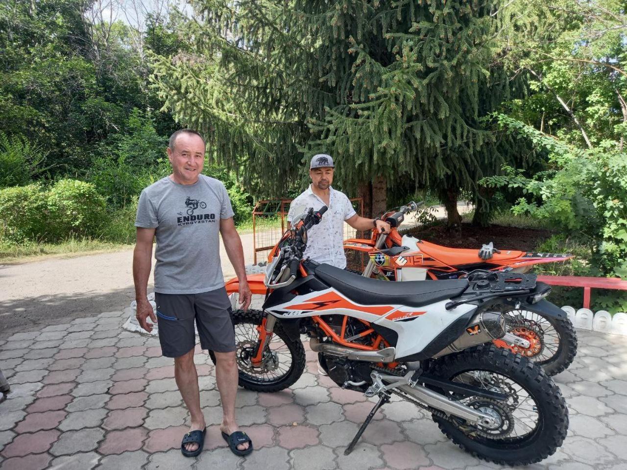 Otel Issyk-Kul Karakol Eksteriør bilde