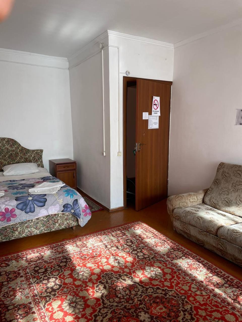 Otel Issyk-Kul Karakol Eksteriør bilde