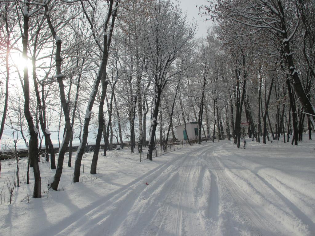 Otel Issyk-Kul Karakol Eksteriør bilde